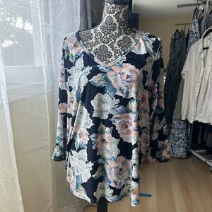 Karen Kane 1x size blouse blue with flowers beautiful pre-owned